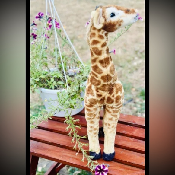 Vintage Toys R Us Life Like Giraffe Plush Stands Up On His Own from 2011 - Picture 5 of 16